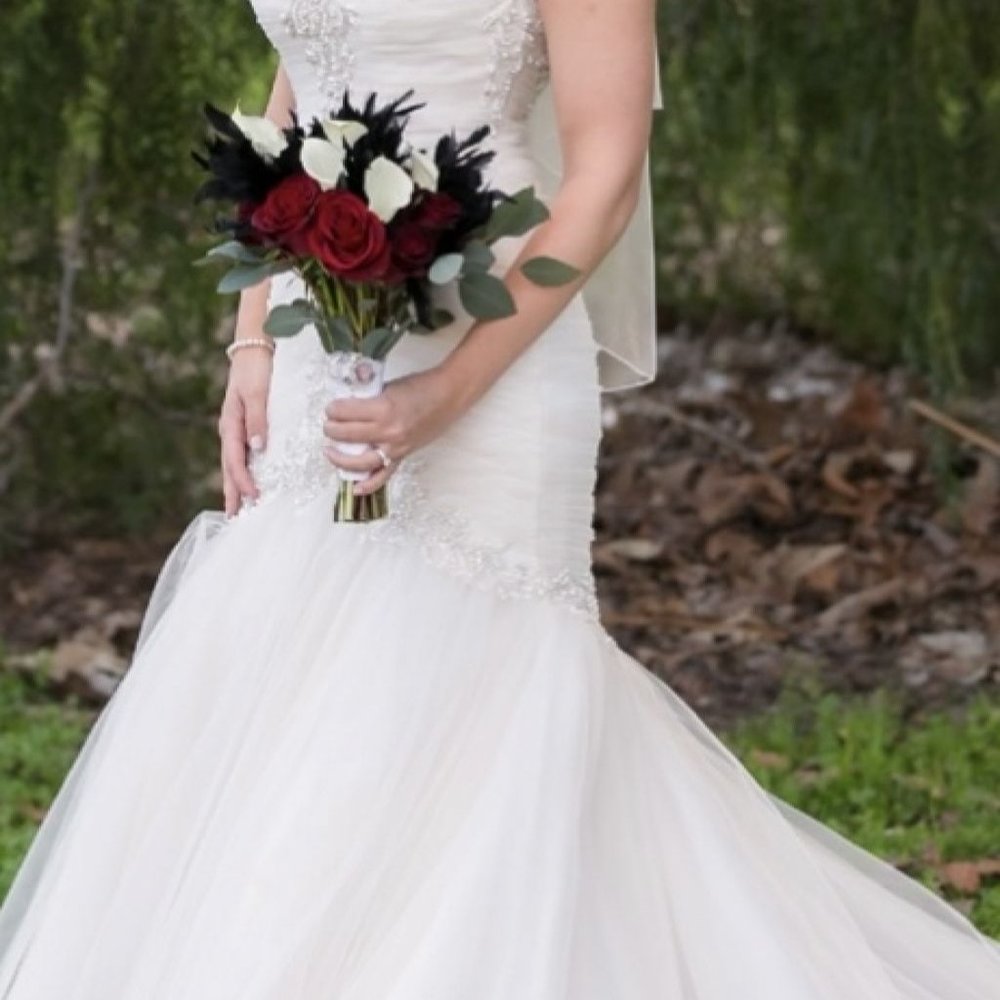 Soterro & Midgeley Trumpet WEDDING GOWN - Size 8